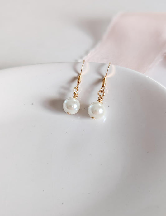 Anna - Simple Drop Pearl Dangle Earring