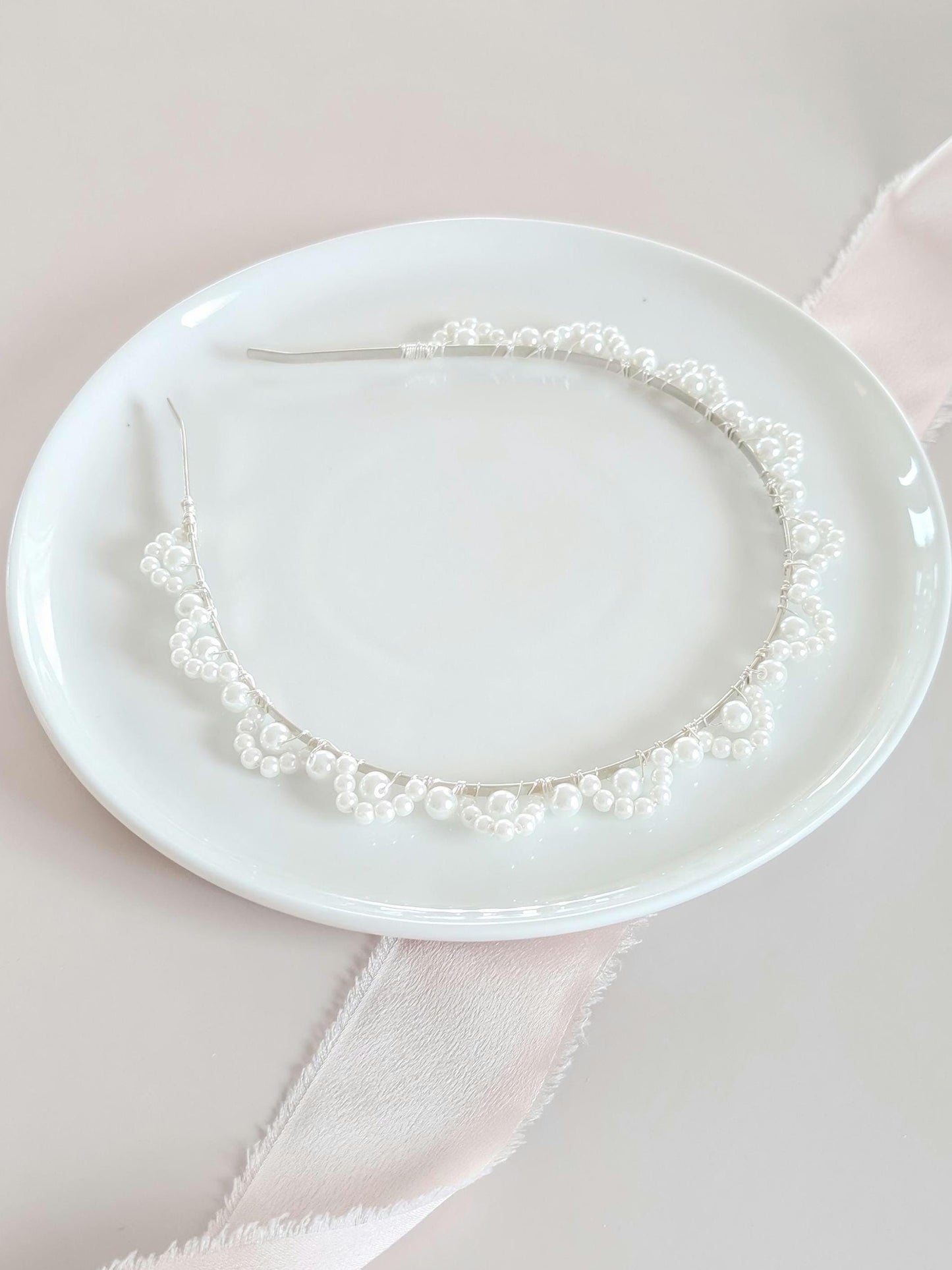 Margot - Elegant Pearl Crown Headband