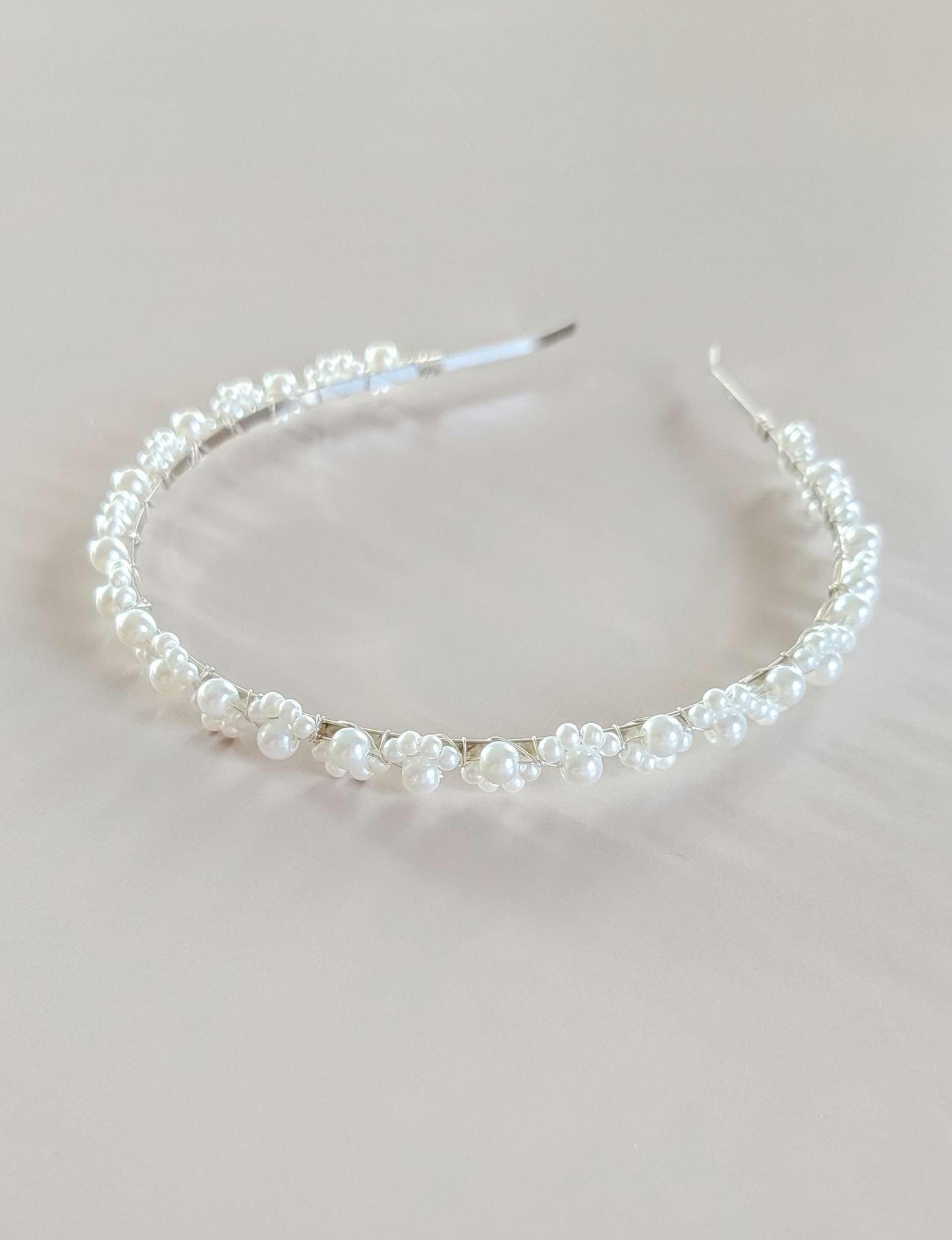 Lexi – Minimalist Pearl Bridal Headband