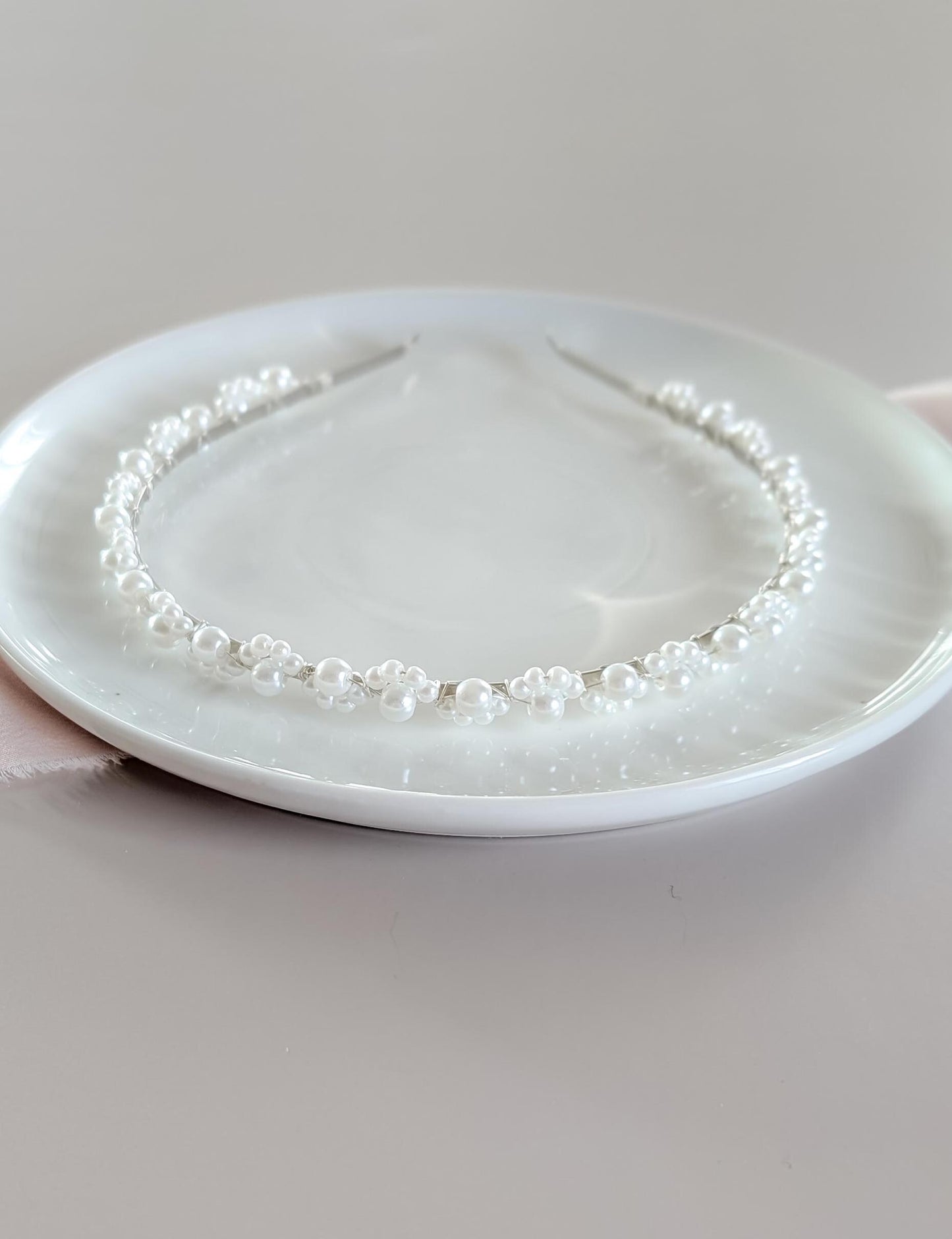 Lexi – Minimalist Pearl Bridal Headband