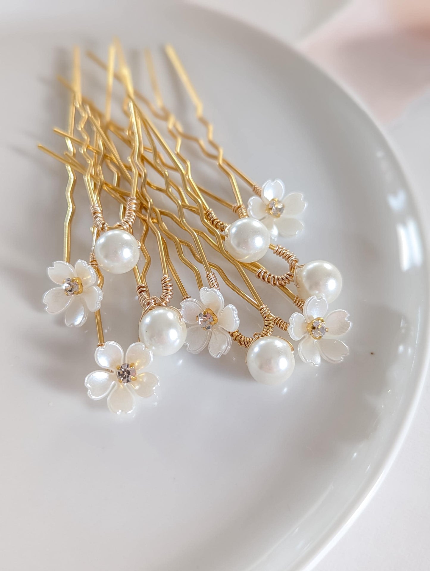 Elodie – Mixed Floral & Pearl Hair Pins (Set of 2–15)
