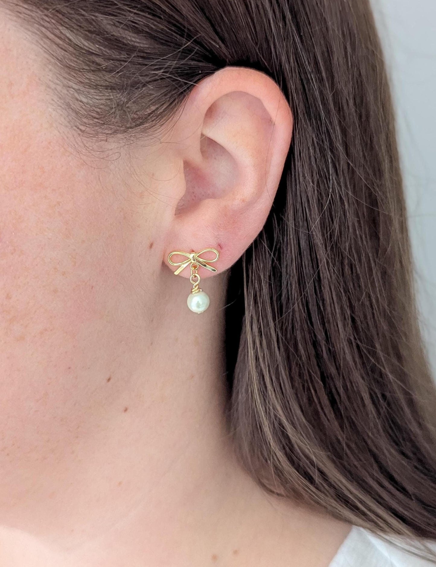 Nina - Pearl Bow Earrings Dainty 14k Gold Plated Bridal Studs