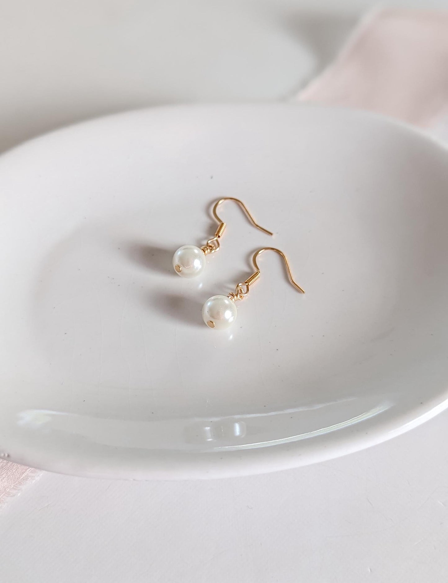 Anna - Simple Drop Pearl Dangle Earring