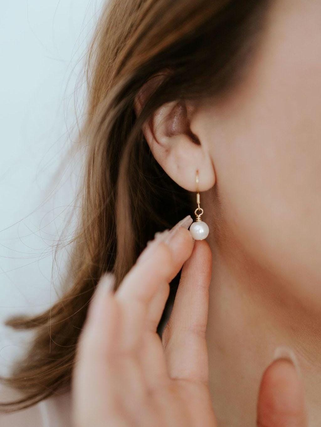 Anna - Simple Drop Pearl Dangle Earring