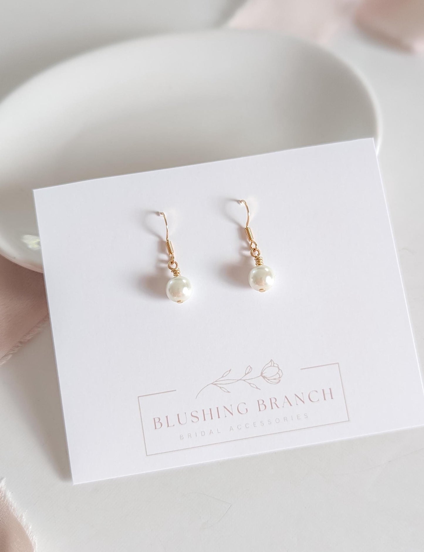 Anna - Simple Drop Pearl Dangle Earring