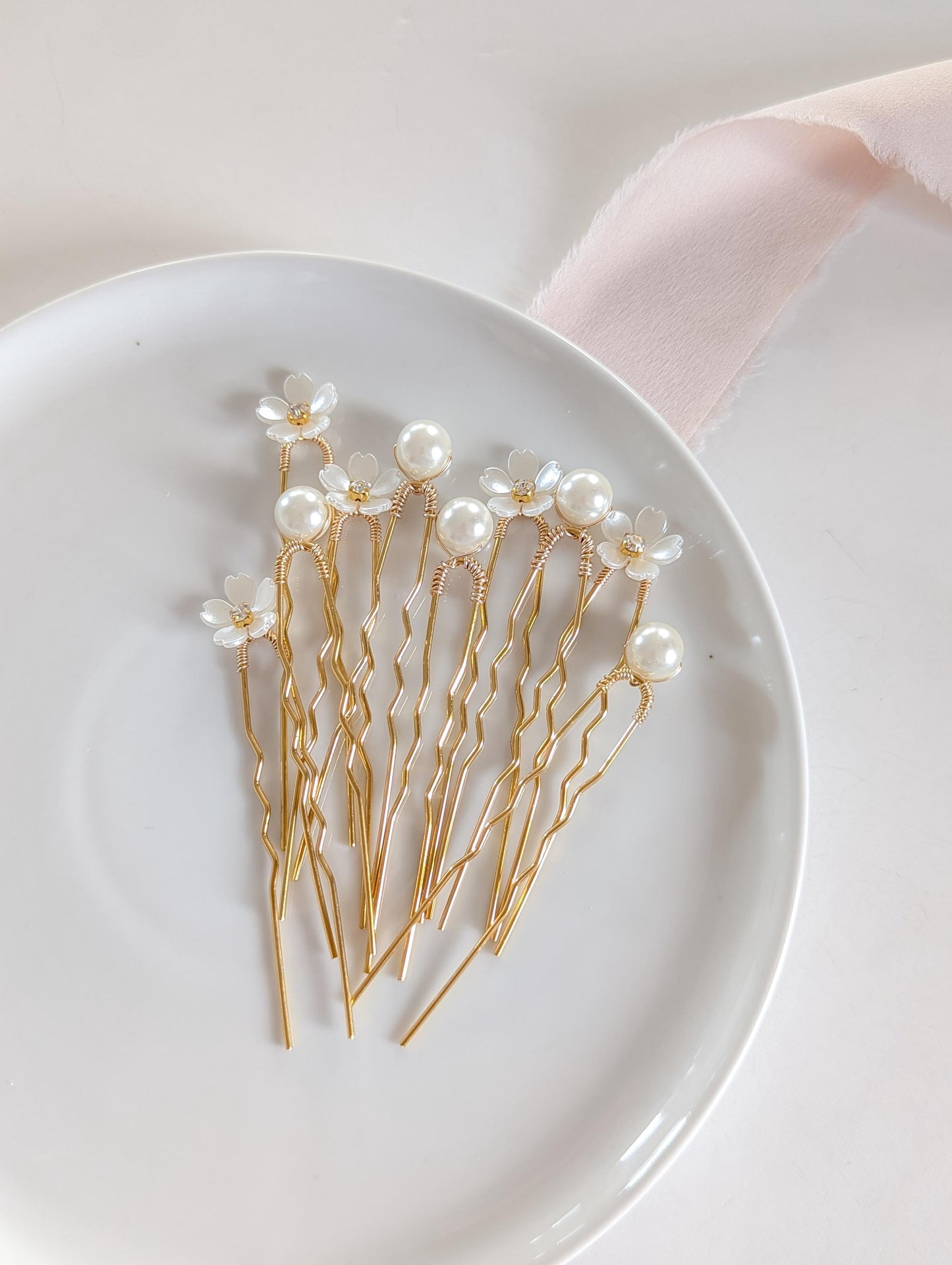 Elodie – Mixed Floral & Pearl Hair Pins (Set of 2–15)