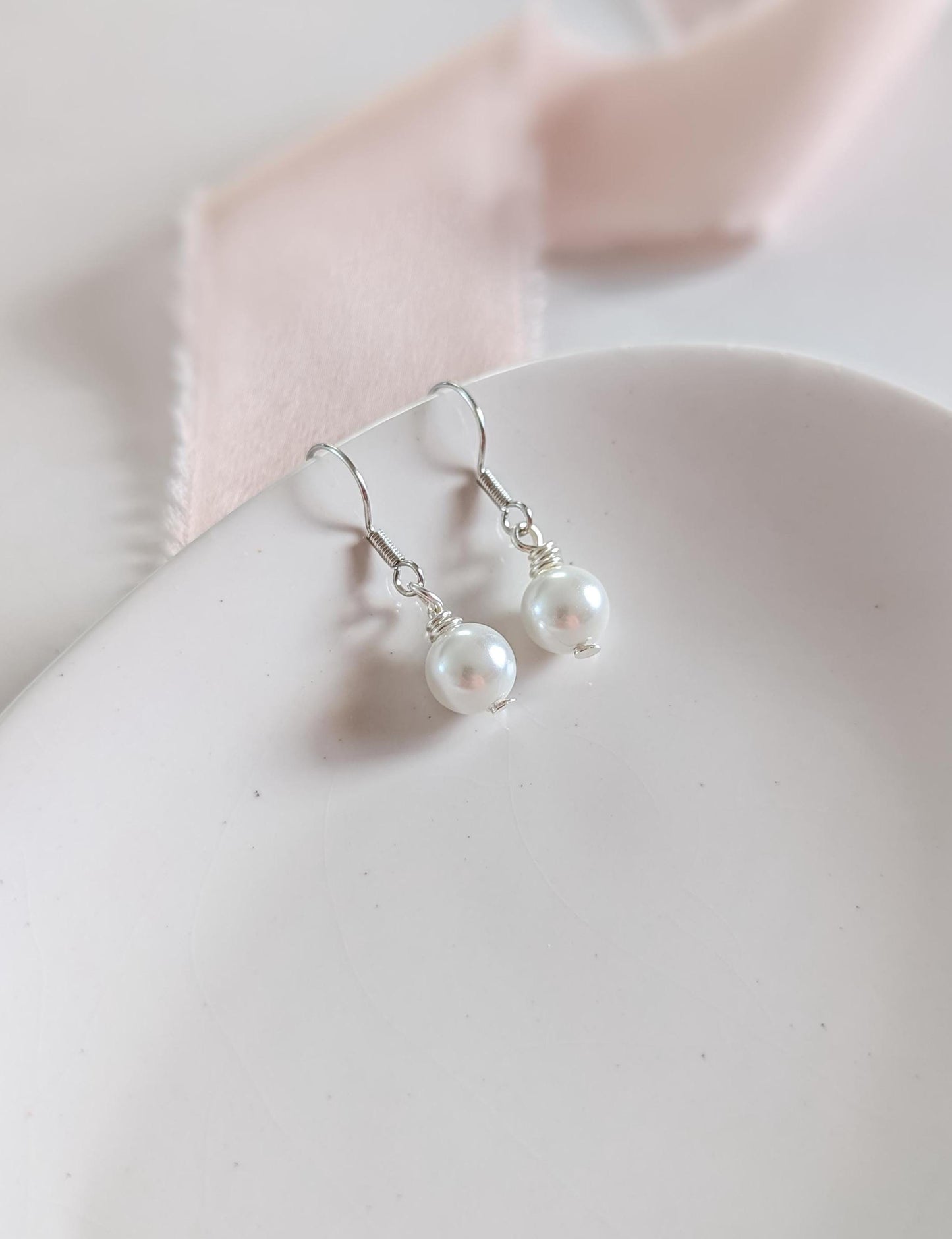 Anna - Simple Drop Pearl Dangle Earring