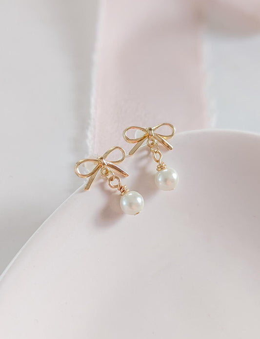 Nina - Pearl Bow Earrings Dainty 14k Gold Plated Bridal Studs