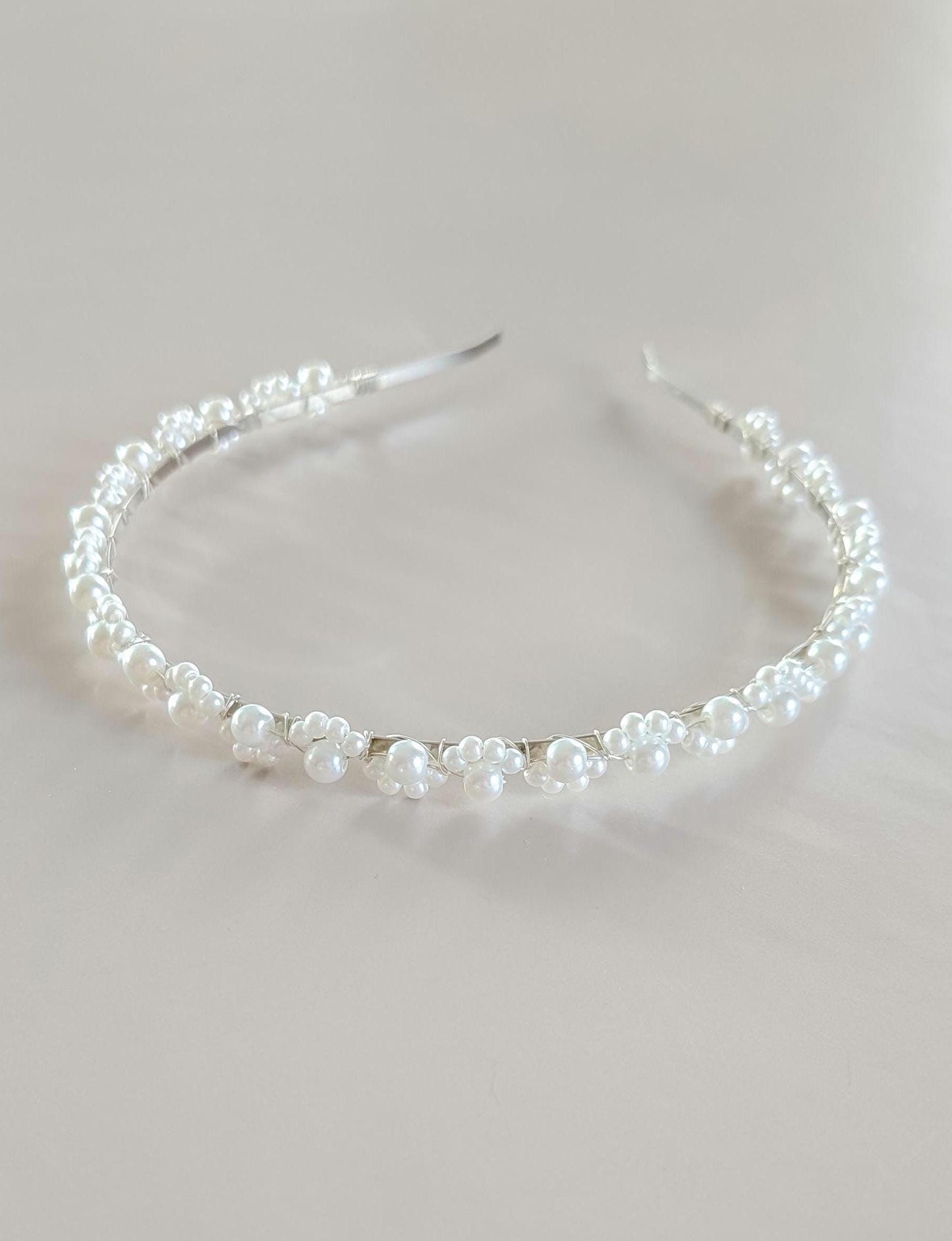 Lexi – Minimalist Pearl Bridal Headband
