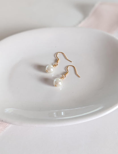 Anna - Simple Drop Pearl Dangle Earring